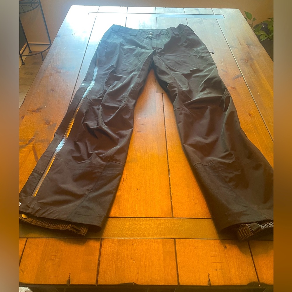 Patagonia 
Stormstride Pants - Men's Medium